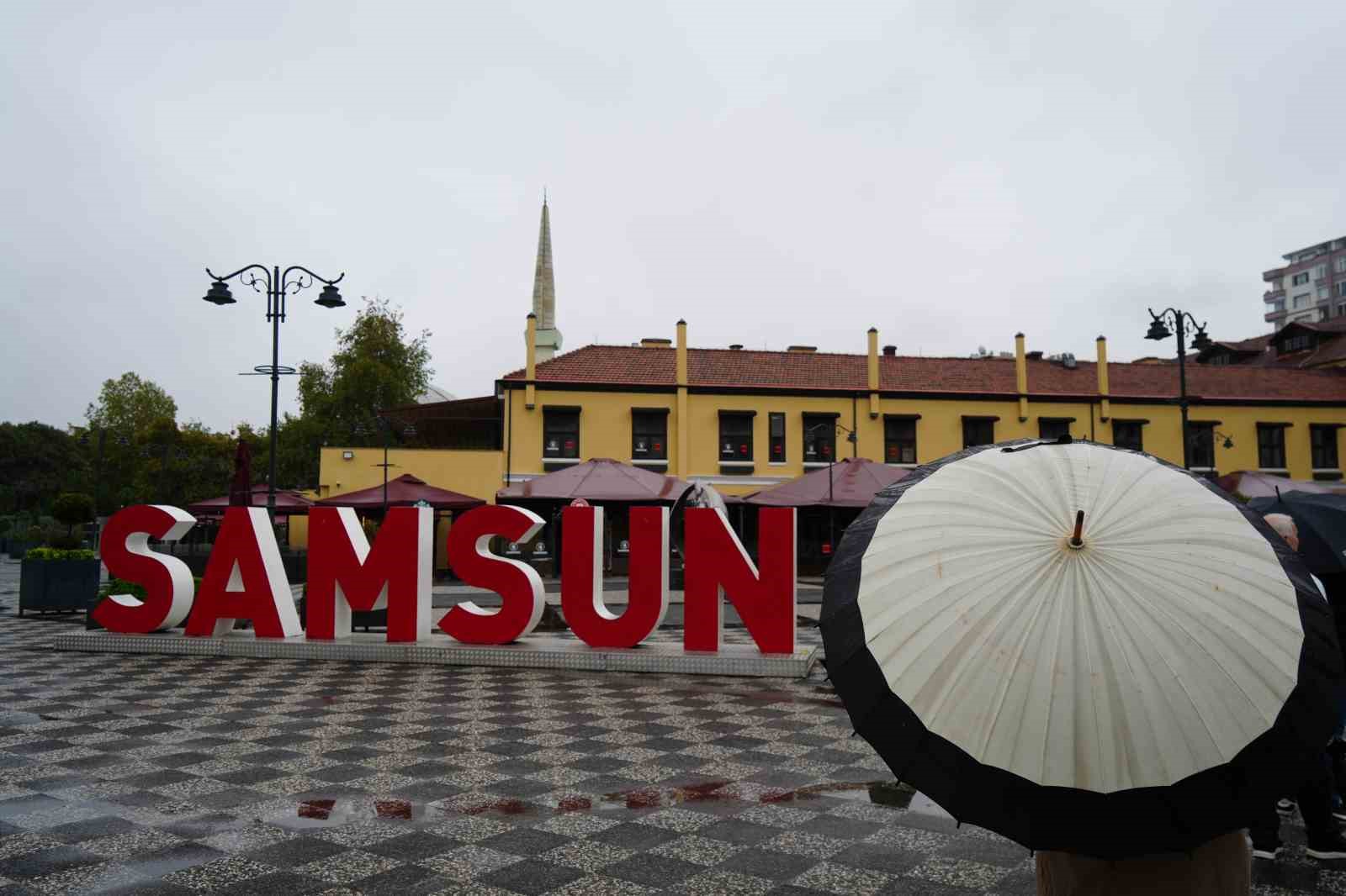 Karasal Kış Samsun'a Erken Geldi: Montlar Gardıroplardan Çıktı