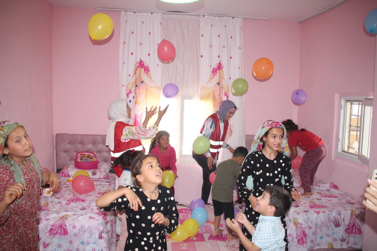 Annenin Gözyaşları Çocukların Yeni Yuvasına Akan Sevinçle Karıştı