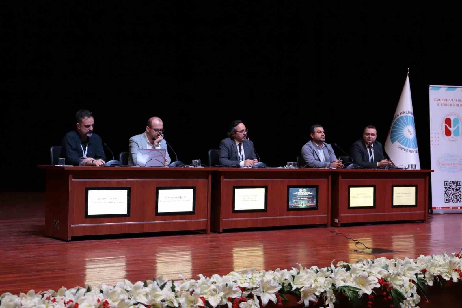 Niğde'de Kariyer Rehberliğinde Psikolojik Destek Vurgulandı