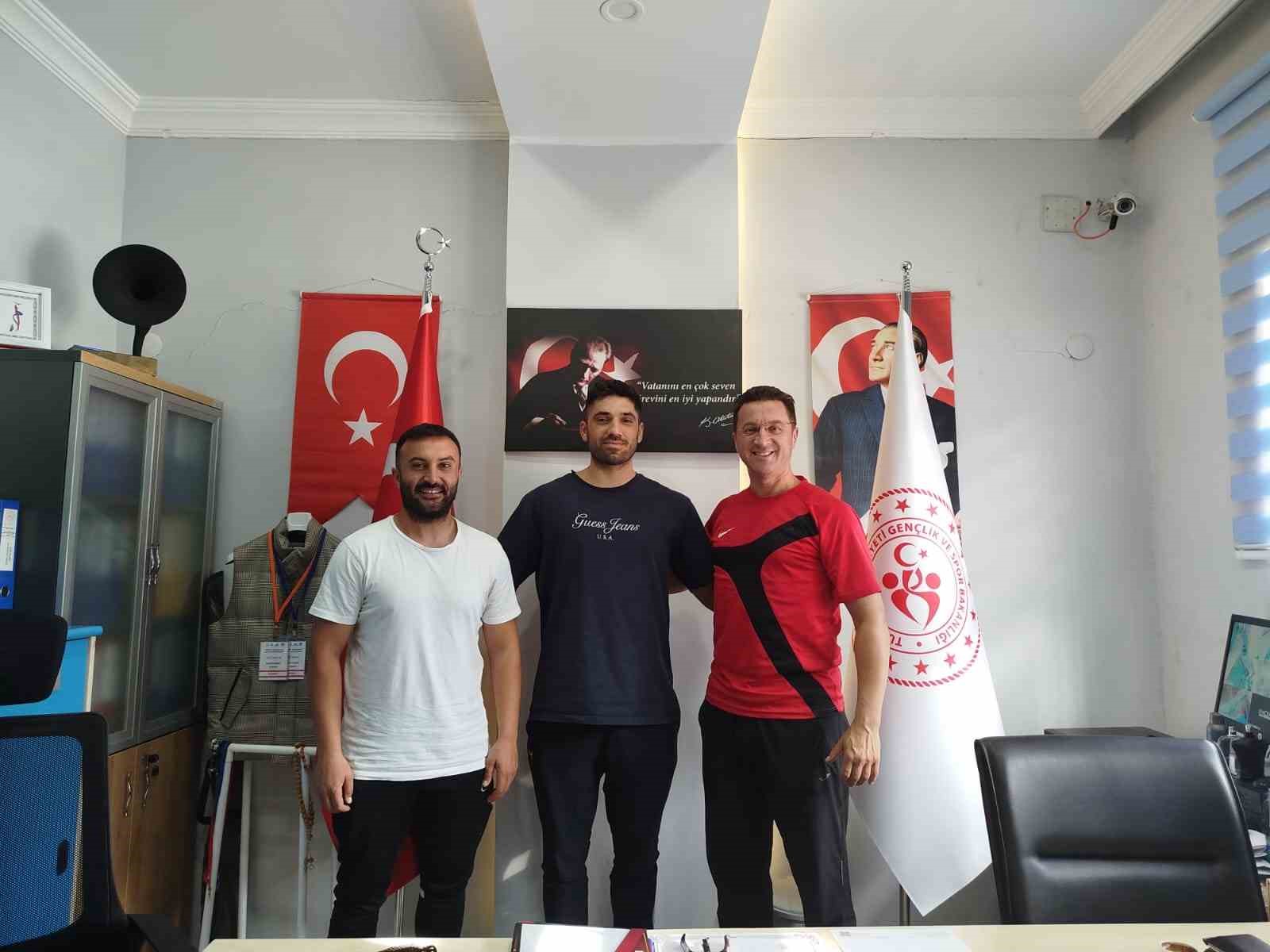 Yüksek İrtifa Macerası: Milli Hentbolcu Çağrı Aydın, Zirveye Yükseliyor