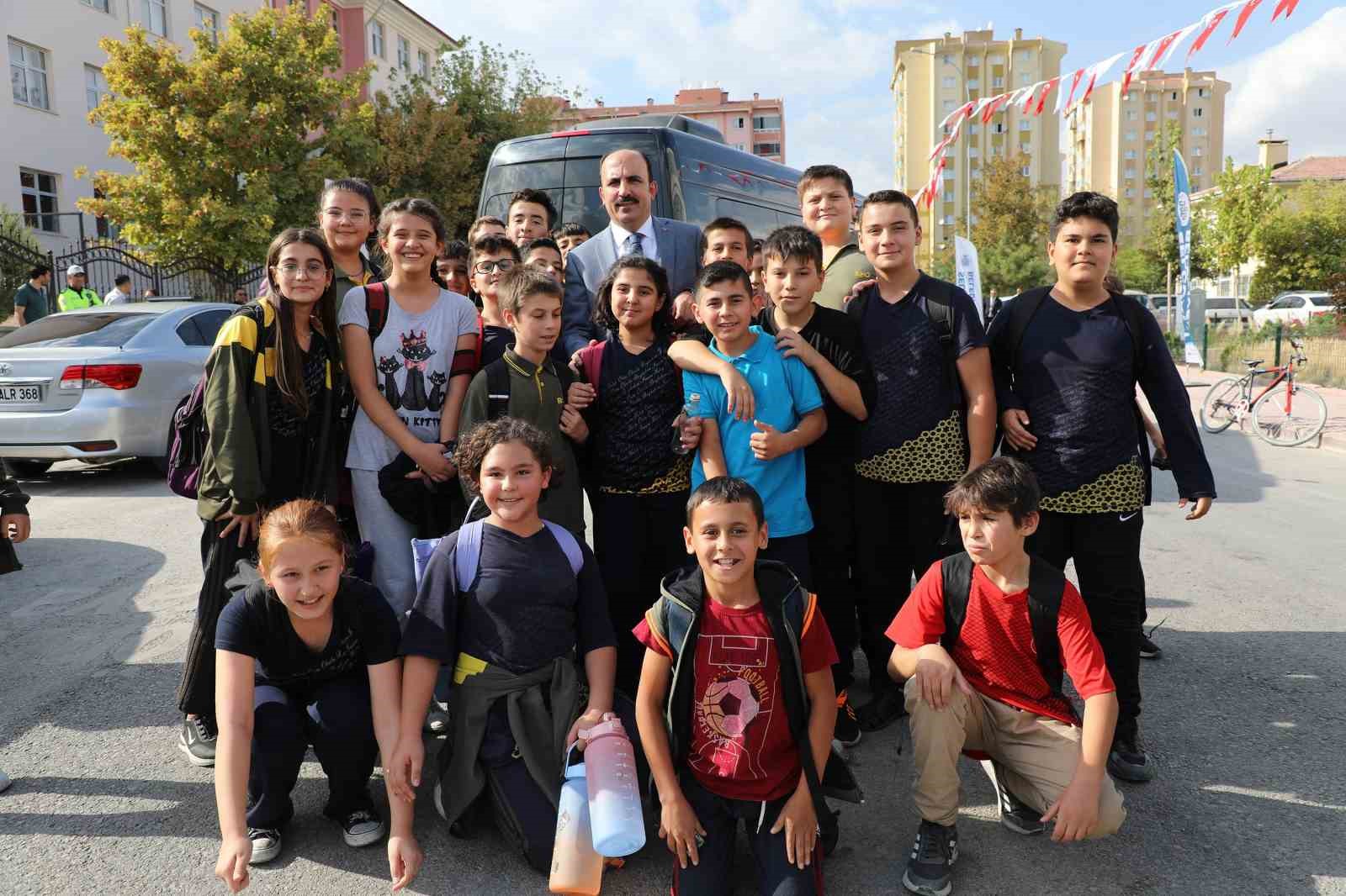 Gençler için Doğum Günü Bonanzası: Başkan Altay'dan Özel Hediyeler