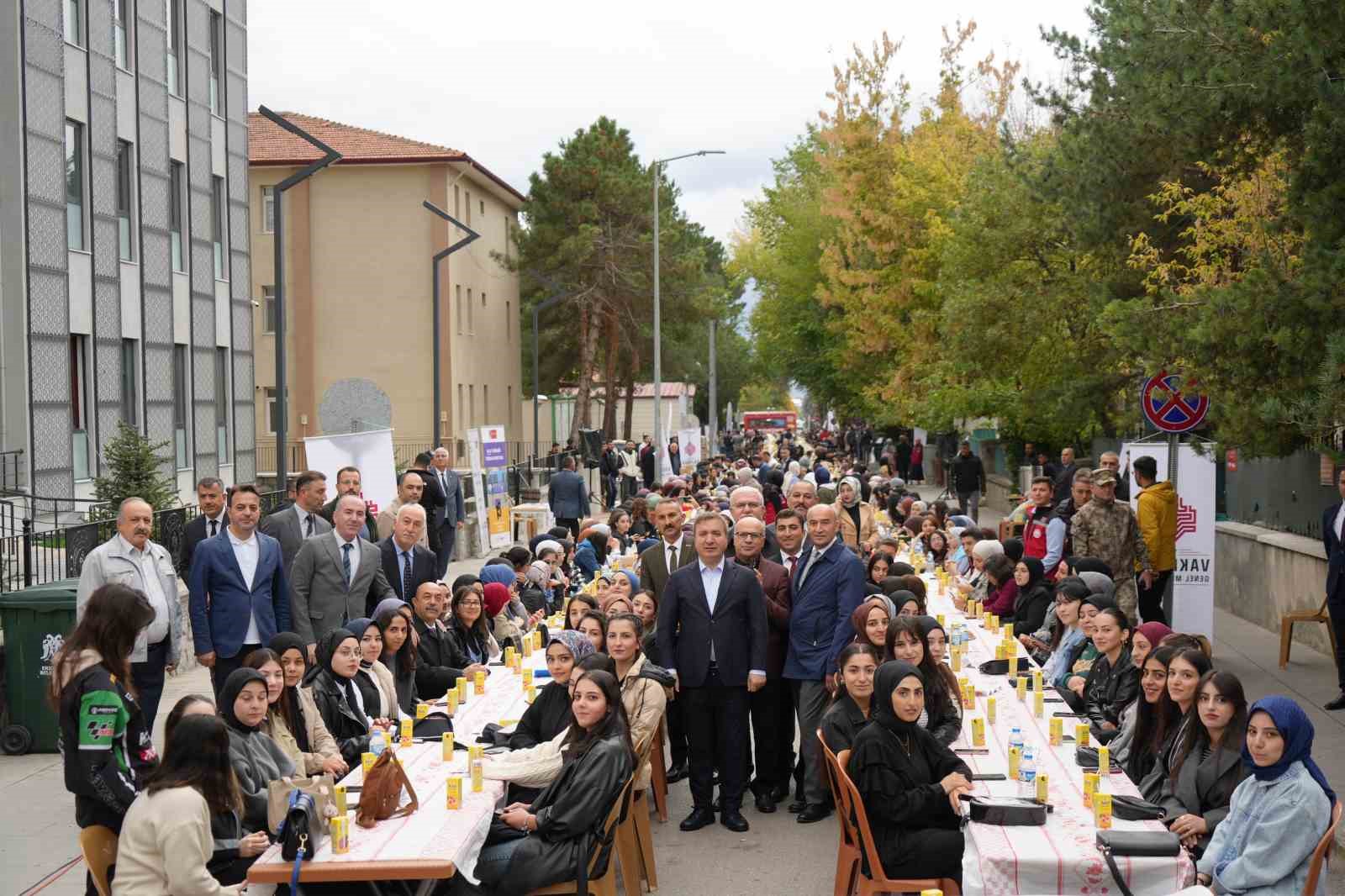 Öğrenciler, Kampüste Kahvaltıyla Karşılanıyor
