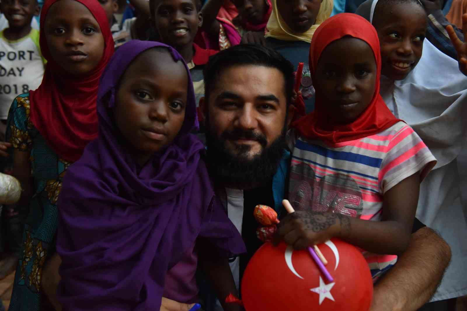 Yetimlerin Hamisi: TDV 8.900 Çocuğa Umut Oluyor