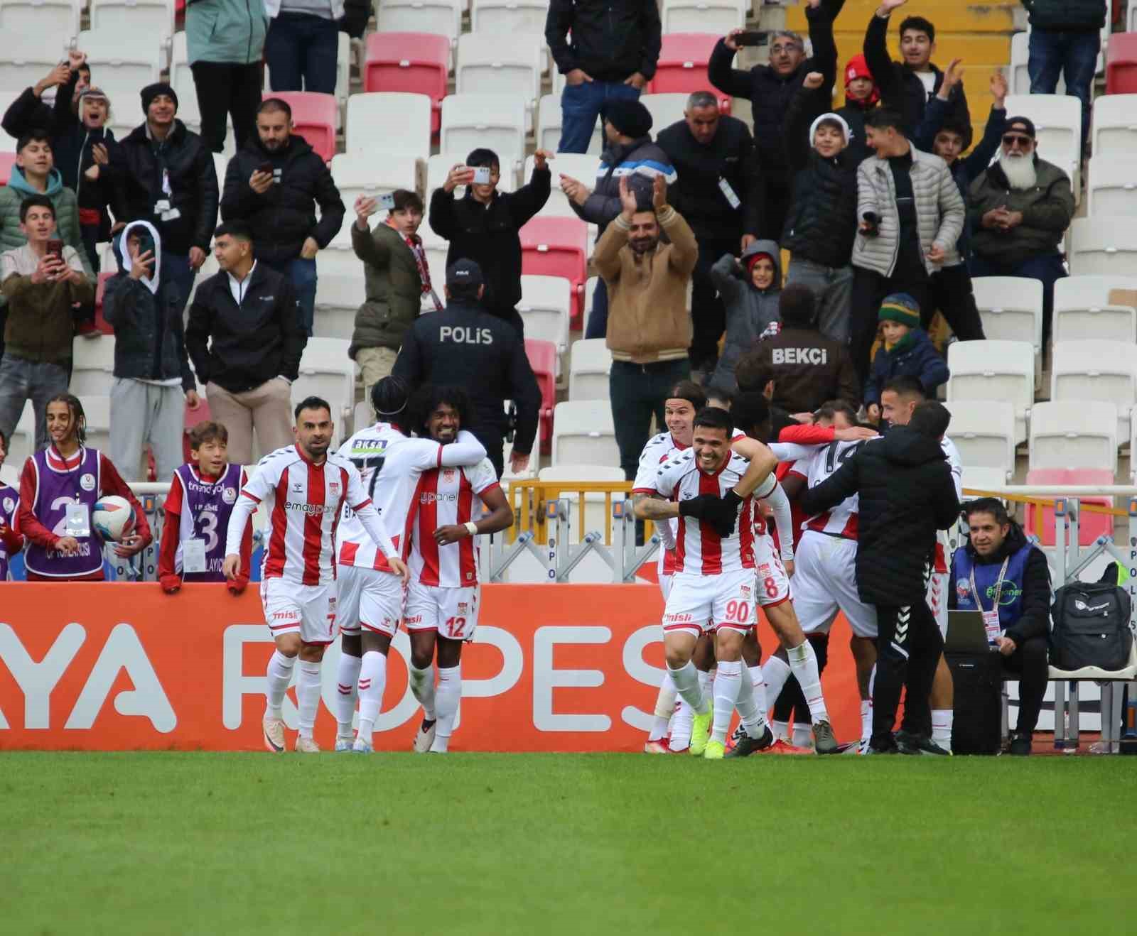 Süper Lig'de Sivasspor, Hatayspor'u Devirdi